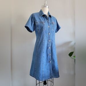 VINTAGE Karen brand denim chambray dress with button front and short sleeves